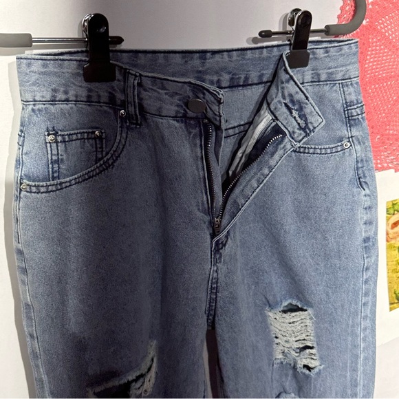 Mwardrobe NWOT High Wasted Baggy Ripped Boyfriend Jeans Small - Picture 4 of 11
